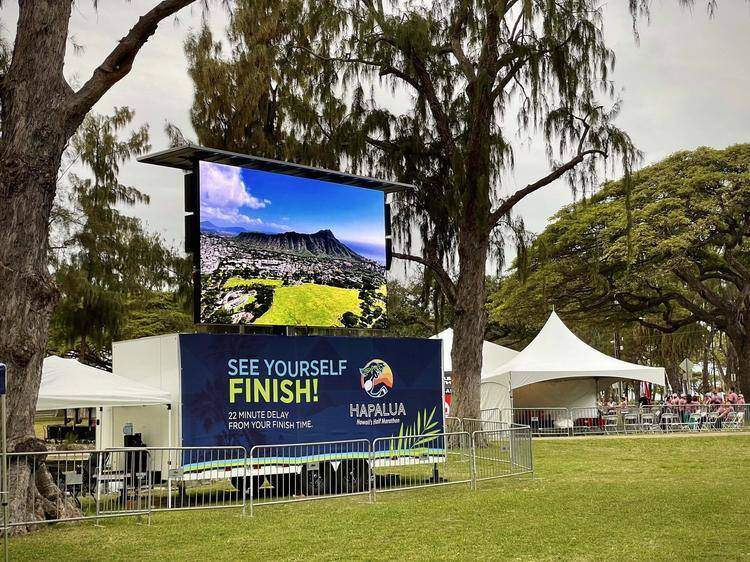 Production at the Hapalua finish line in Waikīkī